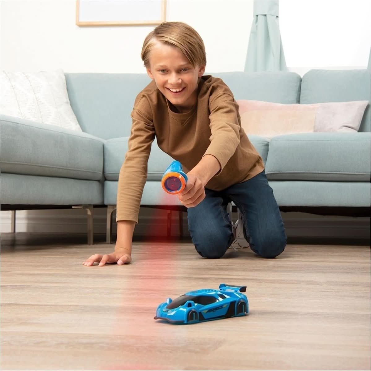 GravityRacer – Laser-gesteuertes Wandkletter-RC-Auto
