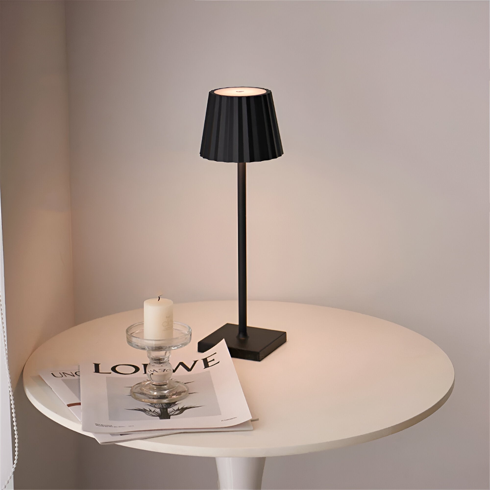 Kabellampe | Lampe für das Wohnzimmer | Moderne Tischleuchte mit Akku | VelaLume