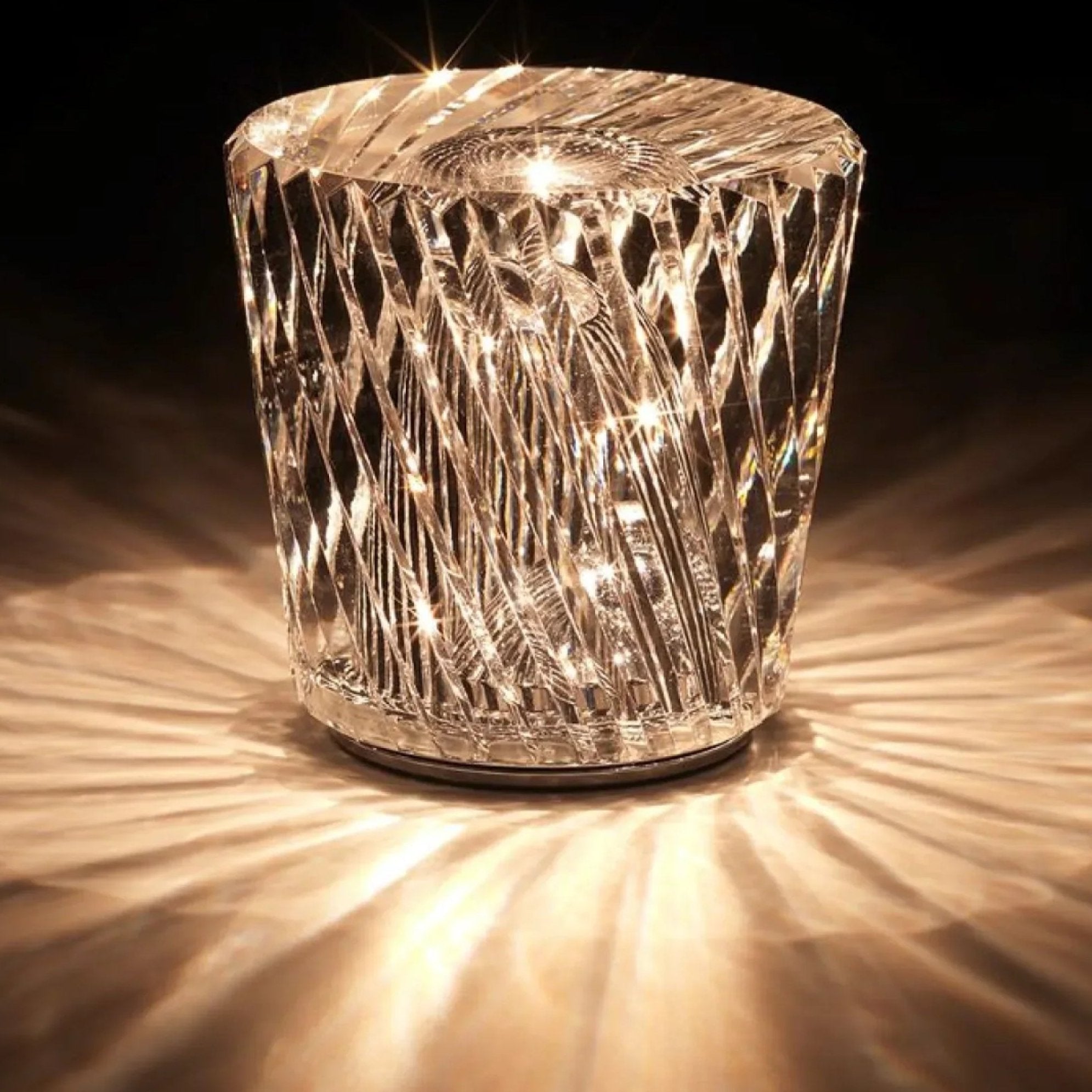 Kristall Tischlampe VÉLORIA | Diamant-Look & 360° Lichtspiel | Kabellos & USB wiederaufladbar | Bis zu 12 Stunden Lichtdauer