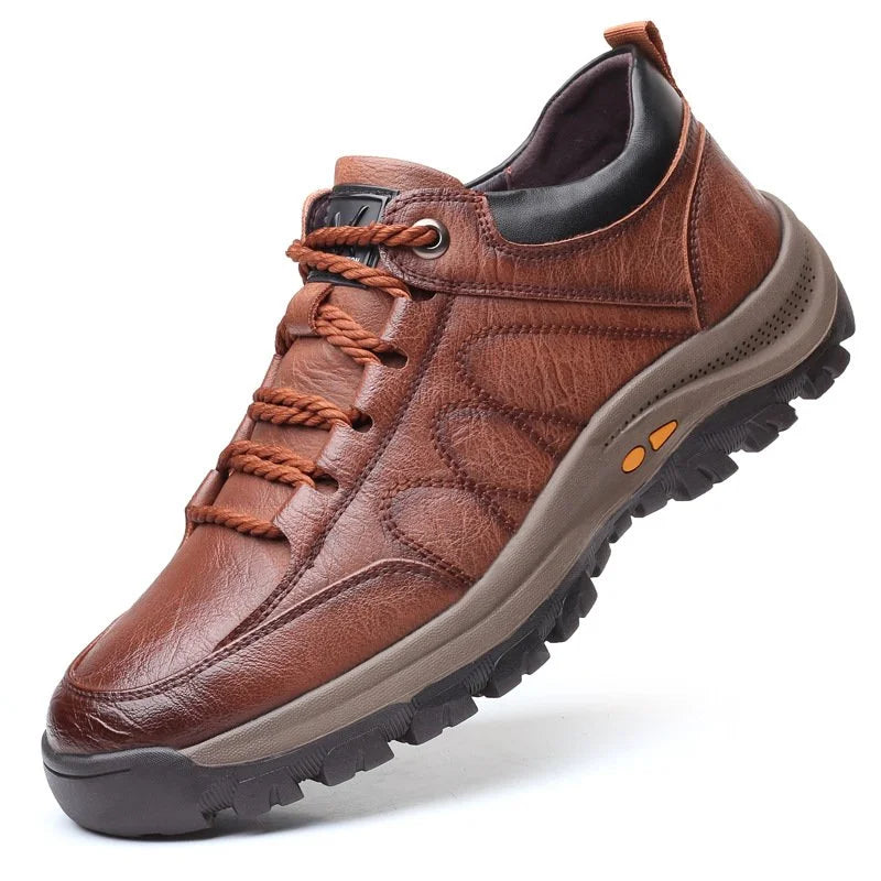 Handgenähte Herren-Freizeitschuhe | Echtes Rindsleder | Orthopädisches Drei-Fuß-Stützdesign | Rutschfeste Gummisohle | Wasserabweisend & Atmungsaktiv | Schwarz & Braun